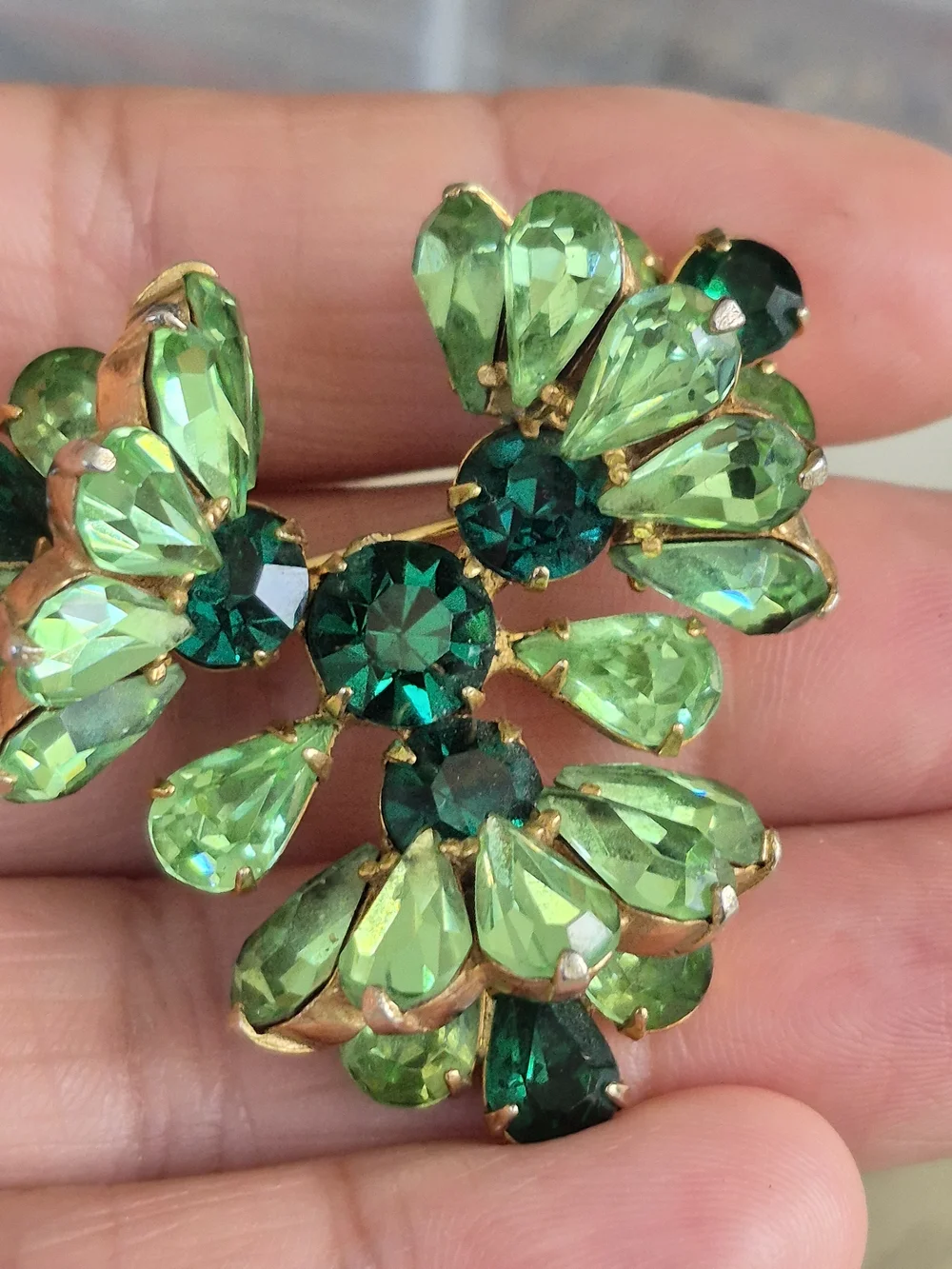 Green Crystal Floral Brooch - Gold Tone - Picture 3 of 4